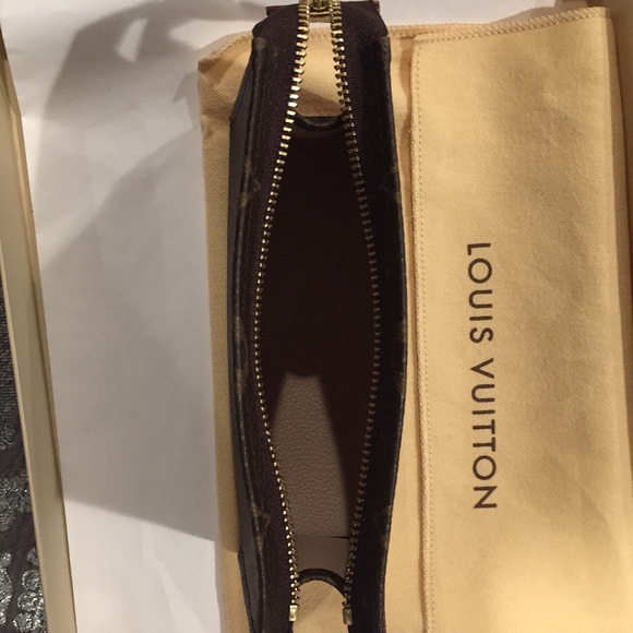 Louis Vuitton Makeup case - Picture 6 of 8